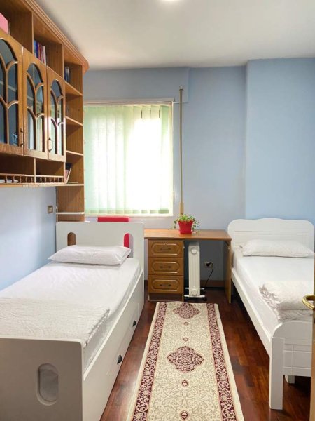 Tirane, jepet me qera apartament 2+1 Kati 3, 100 m² 600 Euro (Zogu I)