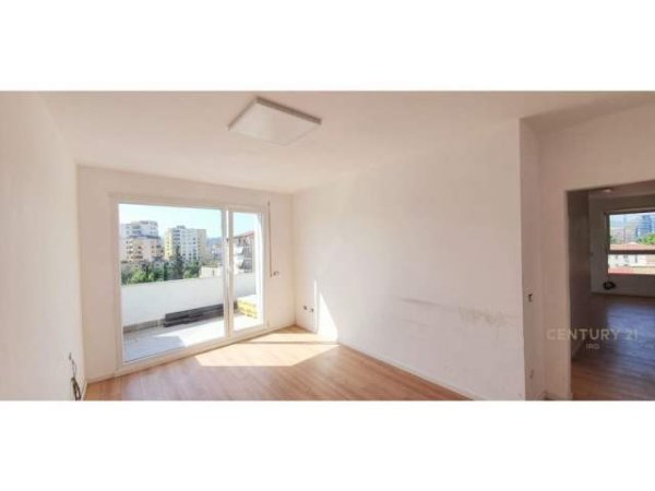 Tirane, SHITET APARTAMENT 2+1+2 PRANE ''TOPTANI SHOPPING CENTER'', 128 m² 195.000 Euro (Jeronim De Rada)