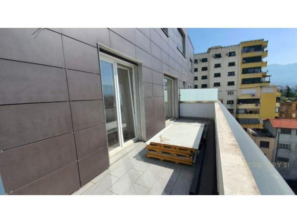 Tirane, SHITET APARTAMENT 2+1+2 PRANE ''TOPTANI SHOPPING CENTER'', 128 m² 195.000 Euro (Jeronim De Rada)