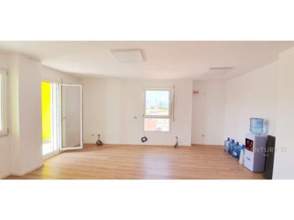 Tirane, SHITET APARTAMENT 2+1+2 PRANE ''TOPTANI SHOPPING CENTER'', 128 m² 195.000 Euro (Jeronim De Rada)