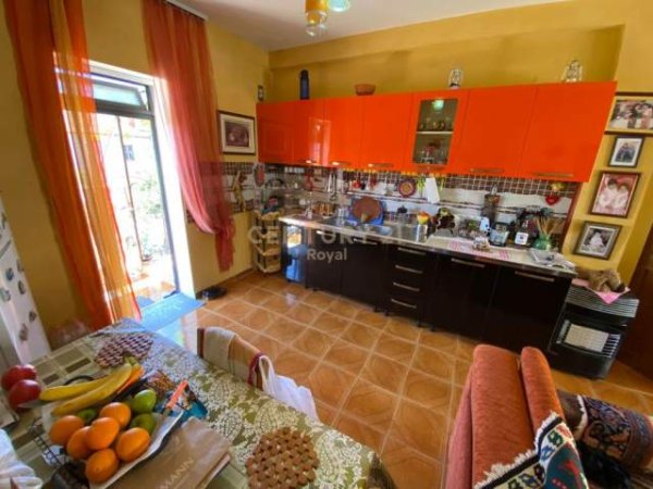 Tirane, SHESIM SHTEPI PRIVATE 2 KATESHE PRANE KOMISARIATIT NR.4, 149 m² 149.000 Euro (Komisariati 4)