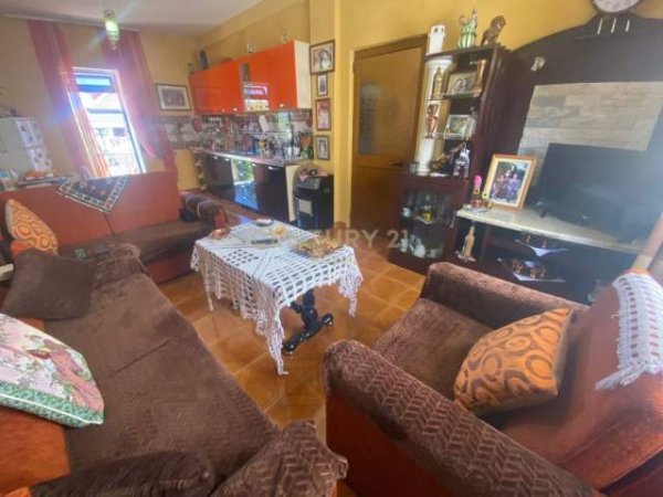 Tirane, SHESIM SHTEPI PRIVATE 2 KATESHE PRANE KOMISARIATIT NR.4, 149 m² 149.000 Euro (Komisariati 4)