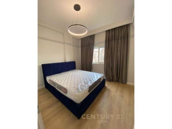 Tirane, jepet me qera apartament luksoz 2+1, 500 Euro