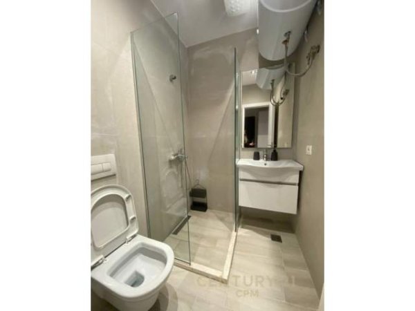 Tirane, jepet me qera apartament luksoz 2+1, 500 Euro