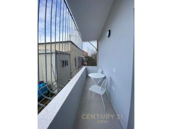 Tirane, jepet me qera apartament luksoz 2+1, 500 Euro