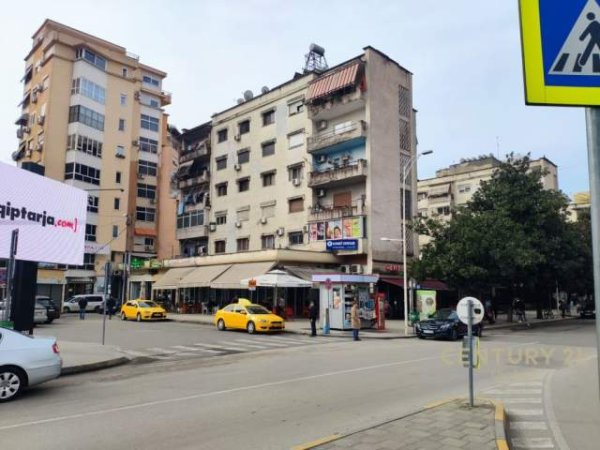 SHESIM NJESI TEK PAZARI RI 40 m² 200.000 Euro