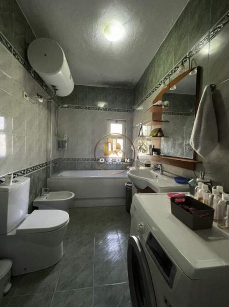 Tirane, jepet me qera apartament 2+1 Kati 9, 95 m² 700 Euro (Blloku)