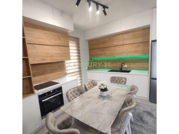 Tirane, Jepet me qera  apartament 2+1+BLK Kati 6, 98 m² 500 Euro (Rruga e Dibres)