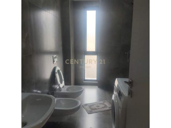 Tirane, jepet me qera apartament 2+1+BLK Kati 6, 98 m² 500 Euro (Medreseja Tiranes)