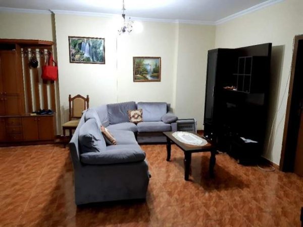 Tirane, jap me qera apartament 2+1+A+BLK Kati 1, 83 m² 35.000 Leke (Muzakët)