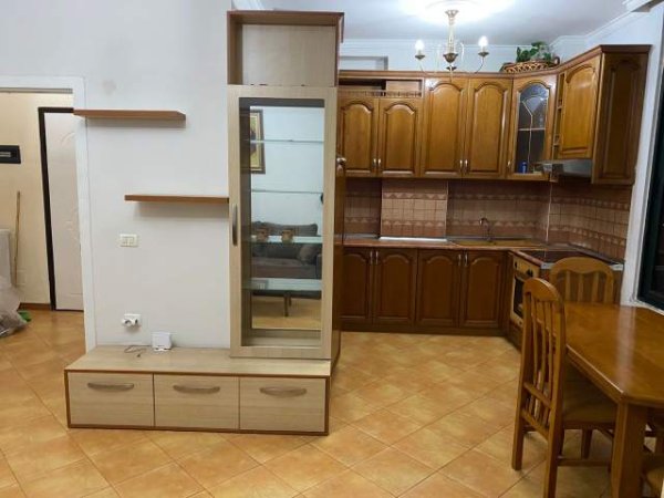 Tirane, jepet me qera apartament 2+1+BLK Kati 3, 85 m² 350 Euro (Kongresi Manastir)