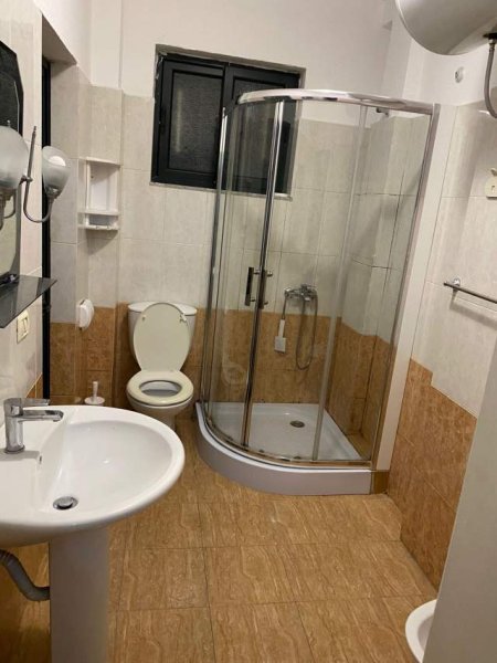 Tirane, jepet me qera apartament 2+1+BLK Kati 3, 85 m² 350 Euro (Kongresi Manastir)