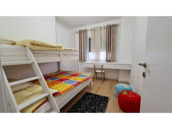 Tirane, BLLOK, JEPET ME QIRA APARTAMENT 2+1, 96 m² 750 Euro