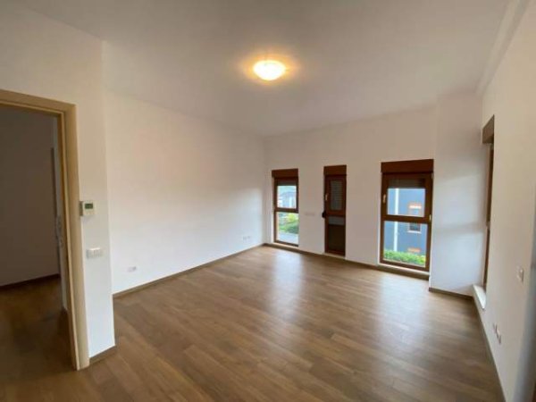 Tirane, jepet me qera Vile 3 Katshe Kati 3, 438 m² 2.500 Euro (RRUGA E VILAVE TEG)