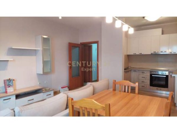 Tirane, jepet me qera apartament 2+1, 93 m² 380 Euro (Don Bosko)
