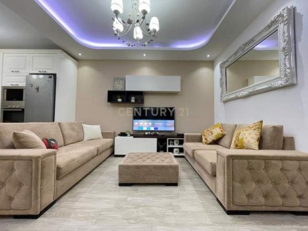 Tirane,JEPET ME QIRA APARTAMENT LUKSOZ 2+1+2 me POST PARKIMI‼️ 600 Euro (KODRA E DIELLIT)
