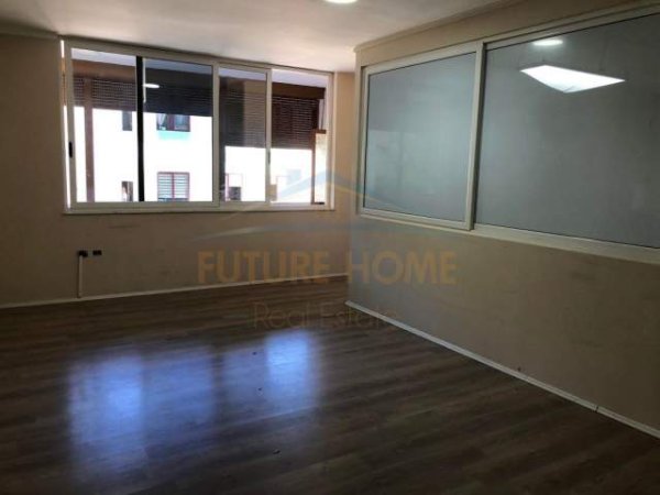 Shqiperi, jepet me qera ambjent biznesi Kati 1, 1.000 Euro (tek shallvaret)
