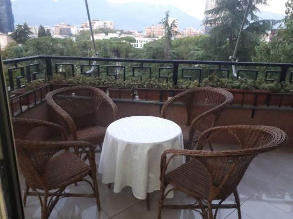 Tirane, jepet me qera apartament 3+1+BLK Kati 6, 135 m² 1.300 Euro (Ibrahim Rugova)