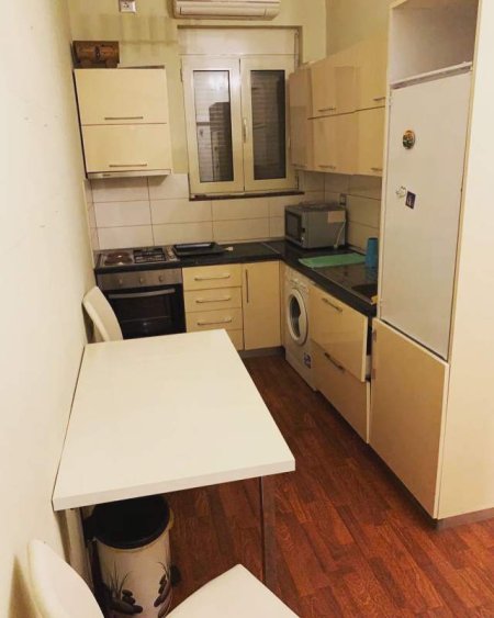 Tirane, jepet me qera apartament 1+1+BLK Kati 3, 75 m² 400 Euro (Bulevardi Zogu 1)