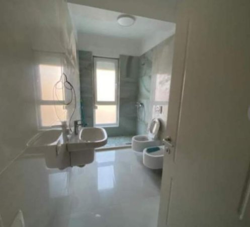 Tirane, jepet me qera apartament 3+1+BLK Kati 5, 110 m² 400 Euro (5 Maji)