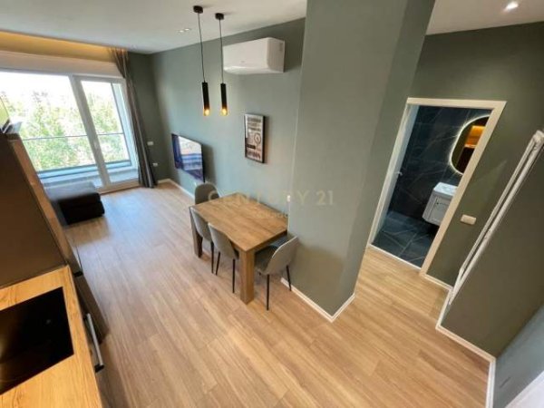 Tirane, jepet me qera apartament 1+1+A+BLK Kati 8, 62 m² 500 Euro (21 Dhjetori)