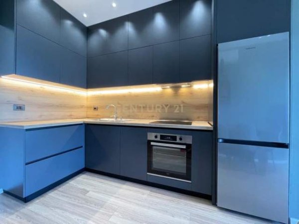 Tirane, jepet me qera apartament 1+1+A+BLK Kati 8, 62 m² 500 Euro (21 Dhjetori)