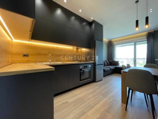 Tirane, jepet me qera apartament 1+1+A+BLK Kati 8, 62 m² 500 Euro (21 Dhjetori)