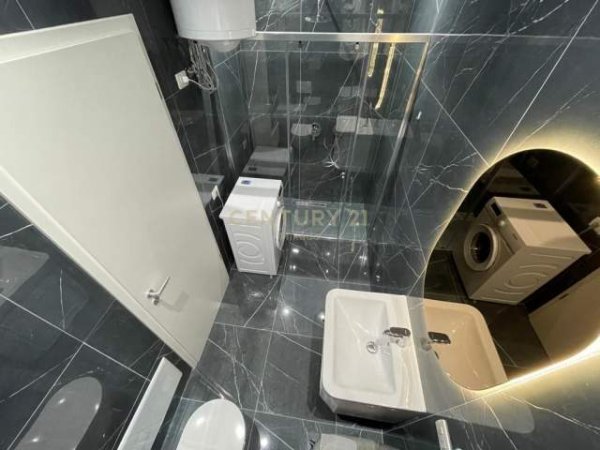 Tirane, jepet me qera apartament 1+1+A+BLK Kati 8, 62 m² 500 Euro (21 Dhjetori)