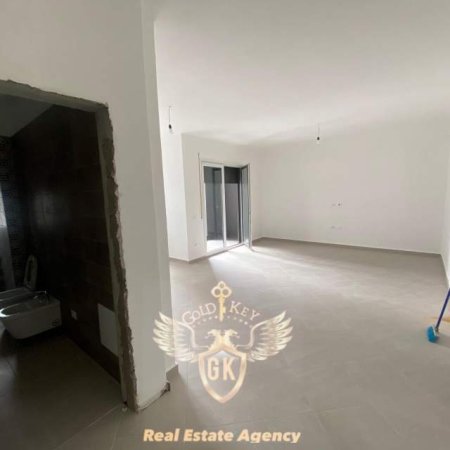 Durres, jap me qera apartament 2+1+A+BLK Kati 3, 116 m² 250 Euro (STADIUMI)