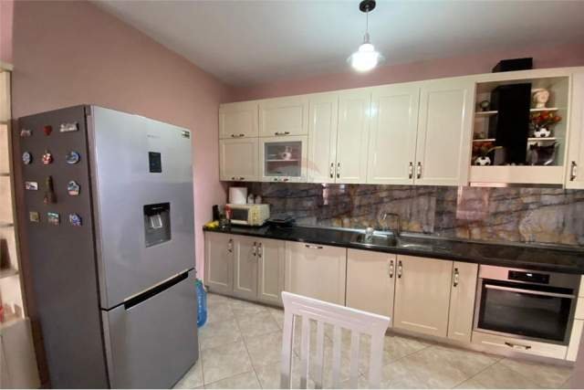 Tirane, jepet me qera apartament Kati 6, 76 m² 550 Euro