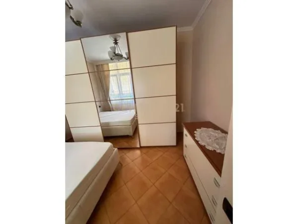 Tirane, jepet me qera apartament 2+1 Kati 4, 80 m² 550 Euro (Perballe Kompleksit Delijorgji)