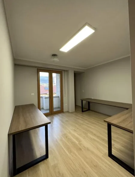 Tirane, jap me qera zyre Kati 3, 180 m² 1.300 Euro (Rruga Mine Peza)
