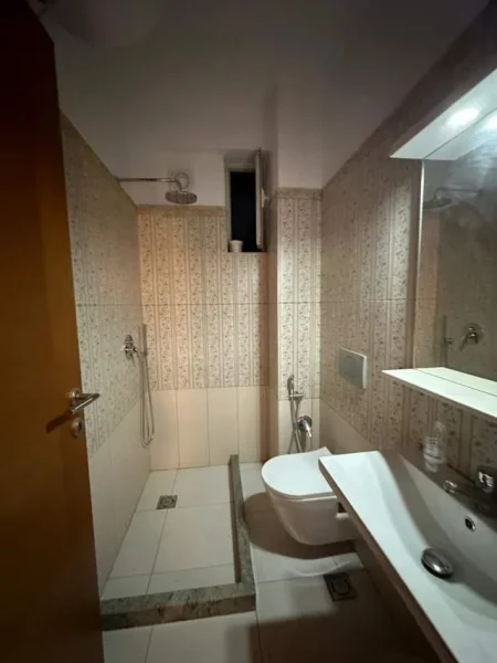 Tirane, jepet me qera apartament 2+1+A+BLK Kati 6, 100 m² 380 Euro (Spitali Amerikan 3)