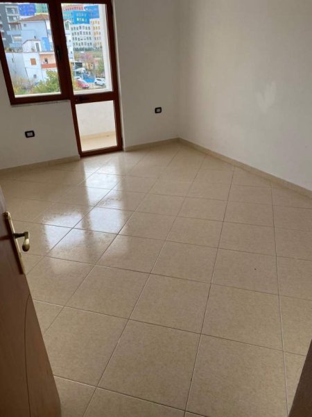 Tirane, shitet apartament 2+1 Kati 4, 114 m² 75.000 Euro