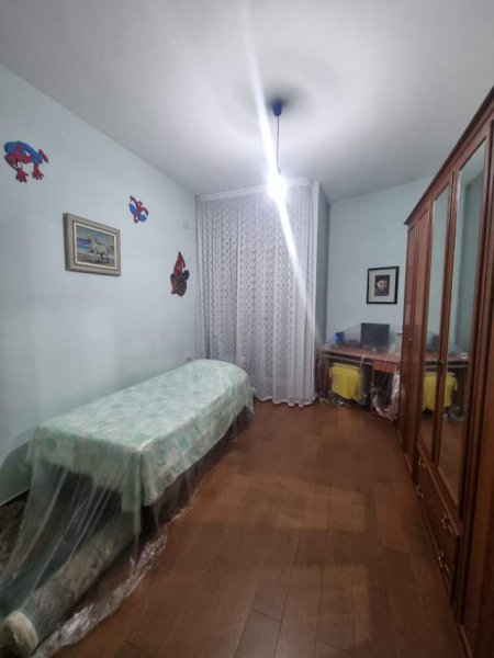 Tirane, jepet me qera apartament 3+1+BLK Kati 5, 400 Euro (Pranë Spar)