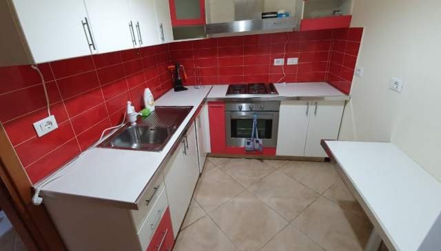 Tirane, jepet me qera apartament 2+1+BLK Kati 3, 90 m² 450 Euro (Unaza, Tiranë)