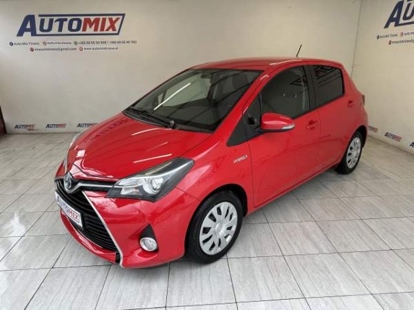 Tirane, shes makine Toyota yaris Viti 2015, 11.900 Euro