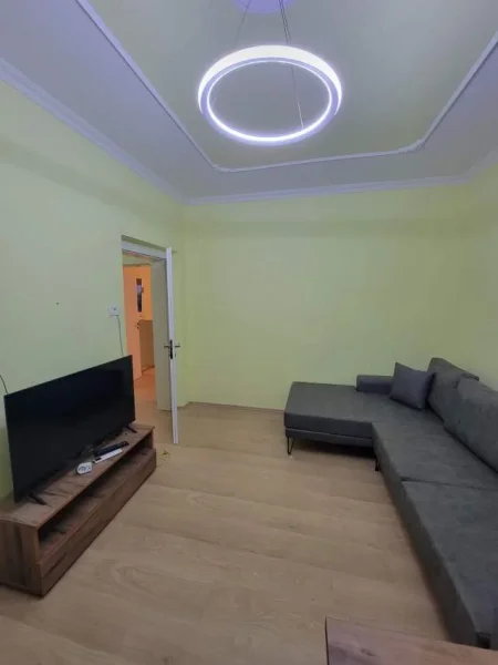 Tirane, jepet me qera apartament 1+1 Kati 2, 55 m² 50.000 Leke