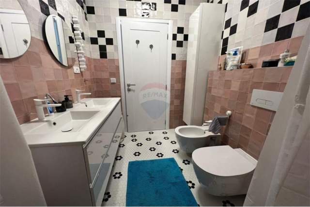 Tirane, jepet me qera apartament 2+1+A Kati 1, 117 m² 1.250 Euro (rezidenca park Life)