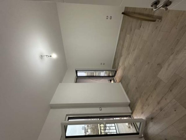 Tirane, jepet me qera apartament 1+1+BLK bosh per banim ose zyre Kati 4, 73 m² Rruga 5 Maj kompleksi Emerald