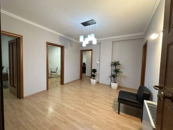 Tirane, jap me qera zyre Kati 1, 155 m² 1.300 Euro (Rruga Mine Peza)