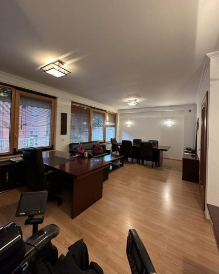 Tirane, jap me qera zyre Kati 1, 155 m² 1.300 Euro (Rruga Mine Peza)