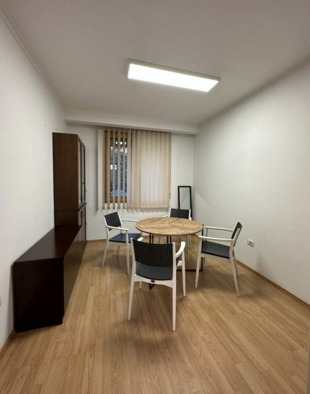 Tirane, jap me qera zyre Kati 1, 155 m² 1.300 Euro (Rruga Mine Peza)