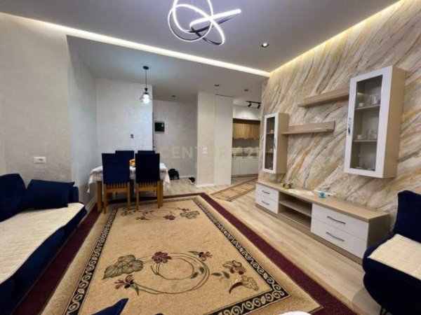 Tirane, jepet me qera apartament 2+1+BLK Kati 7, 102 m² 500 Euro (Yzberisht)