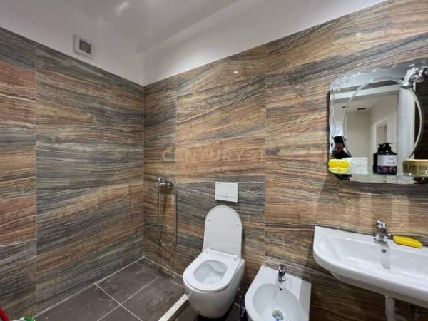 Tirane, jepet me qera apartament 2+1+BLK Kati 7, 102 m² 500 Euro (Yzberisht)