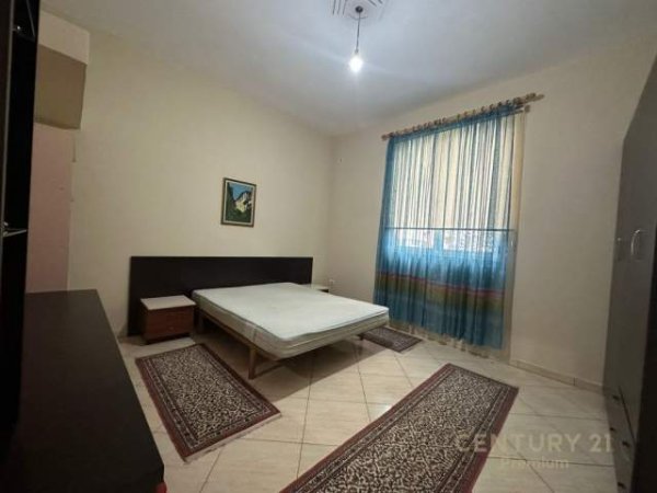 Tirane, jepet me qera apartament 2+1 Kati 2, 110 m² 400 Euro (Kopshti Zoologjik)