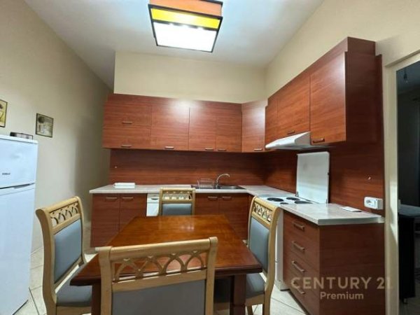 Tirane, jepet me qera apartament 2+1 Kati 2, 110 m² 400 Euro (Kopshti Zoologjik)