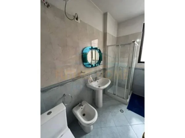 Tirane, jepet me qera apartament 3+1 Kati 2, 61 m² 600 Euro (Rruga e Elbasanit)
