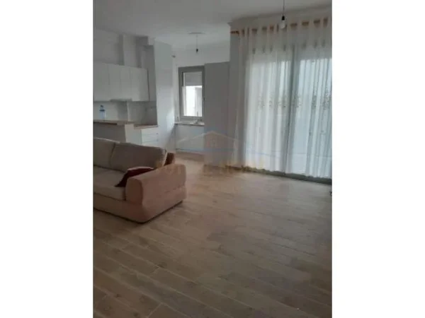 Tirane, jepet me qera apartament 2+1 Kati 6, 100 m² 450 Euro (Rruga e Dibres)