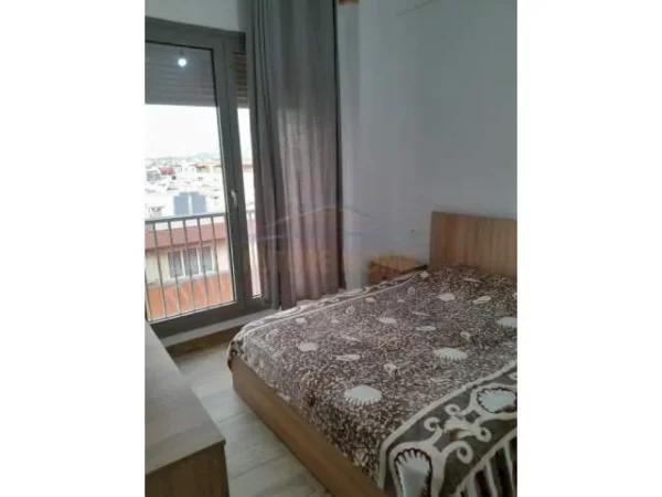 Tirane, jepet me qera apartament 2+1 Kati 6, 100 m² 450 Euro (Rruga e Dibres)